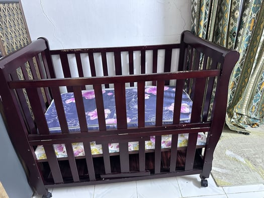 Poussette neuve avec matelas, jamais utilisée