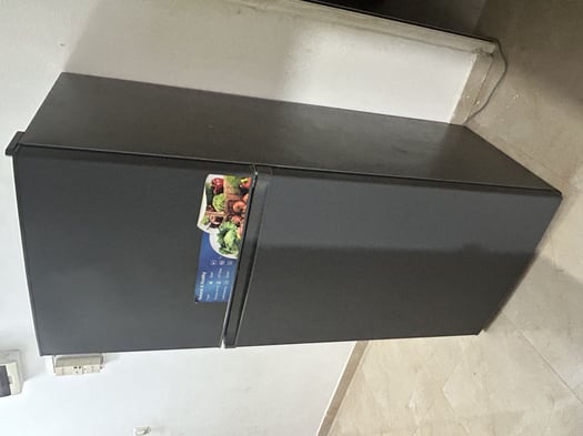 Réfrigérateur Skyworth grand format en excellent état