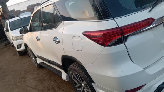 Toyota Fortuner 2020 diesel boîte automatique presque neuve