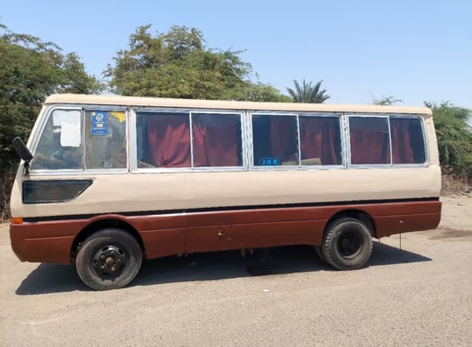 Bus Mitsubishi Rosa 25 places, moteur fiable, récent repaint