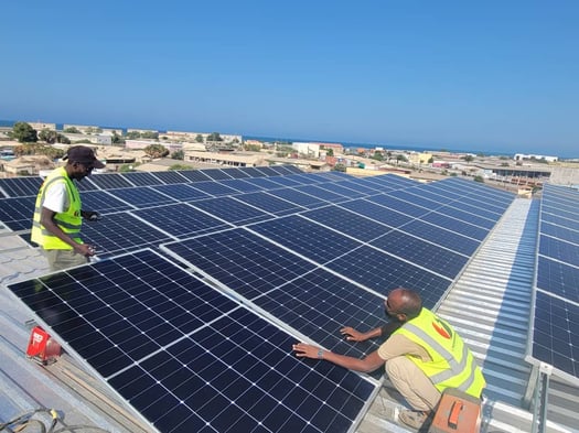 Installation solaire clé en main avec équipements RestarSolar, Longi, Deye