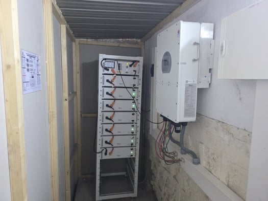 Installation solaire clé en main avec équipements RestarSolar, Longi, Deye
