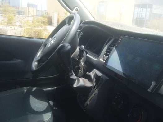 Toyota Hiace minibus climatisé, idéal déplacements groupe