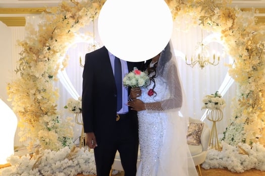 Robe de mariée exclusive importée de Dubaï, élégante et perlée