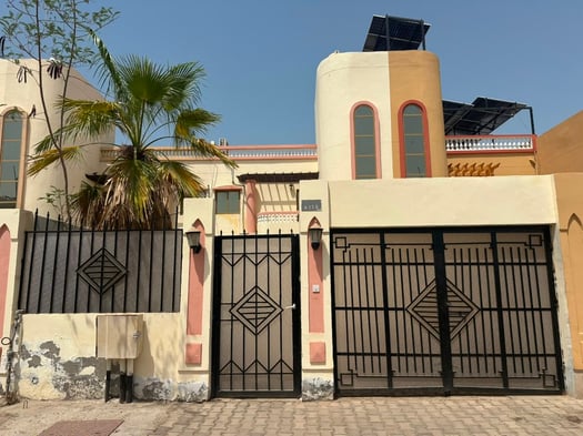 Villa moderne meublé 3 chambres avec jardin et parking à Lota Haramouse