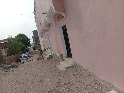 2 maisons de 180 m² et local commercial à Hodan 1