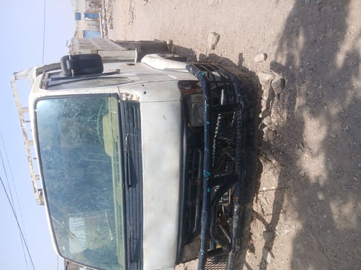 Camion benne Mitsubishi 2005, moteur puissant, bon état
