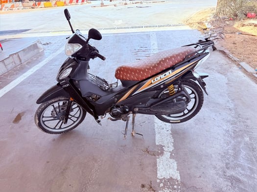 Moto Loncin 110cc en excellent état avec assurance