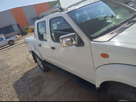 Nissan Hard Body 2020 diesel boîte manuelle blanc noir