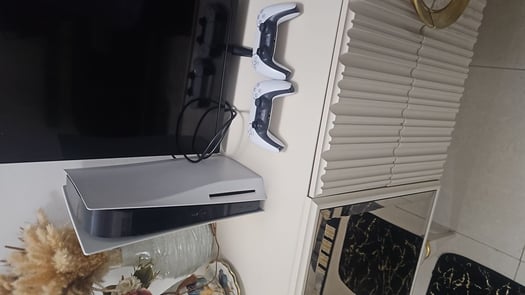 PlayStation 5 avec 2 manettes et jeux FIFA inclus