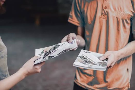 Offre d\'emploi distributeur(trice) de flyers, disponible immédiatement