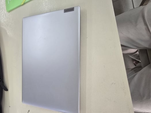 Ordinateur portable Lenovo en bon état et prix avantageux