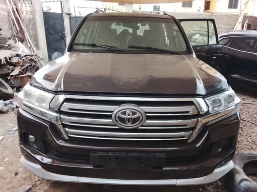 Recherche pièces détachées Land Cruiser V8 2012-2020 ou véhicule complet