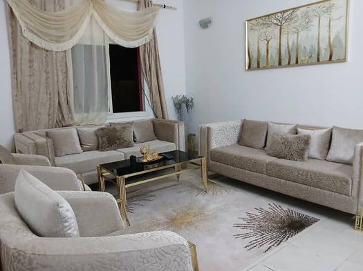 Salon en très bon état, négociable