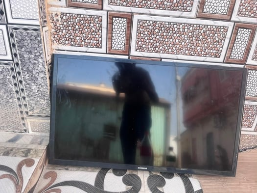 Télévision écran plat en bon état