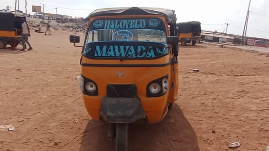 Bajaj Mahindra 4 places, moteur d\'origine en parfait état