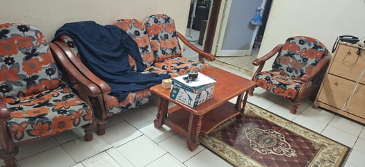 Ensemble table et 6 chaises en bon état