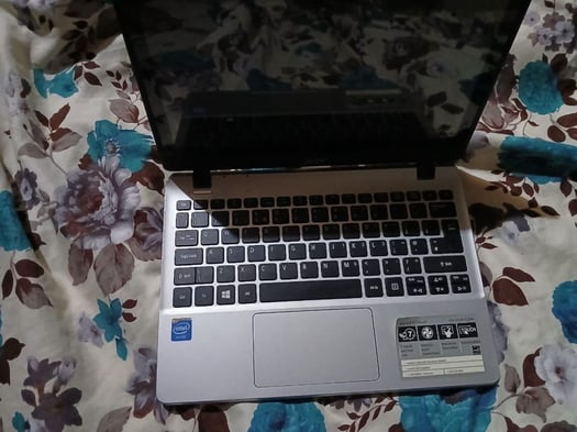 Ordinateur PC avec souris, bon état général