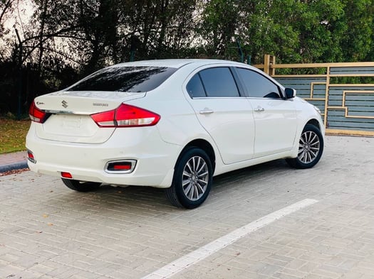 Suzuki Ciaz 2017, essence, état impeccable