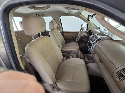 Nissan Navara 2013 4x4 diesel,manuelle,clim fonctionnelle