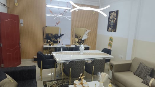 Salon complet neuf avec décoration moderne