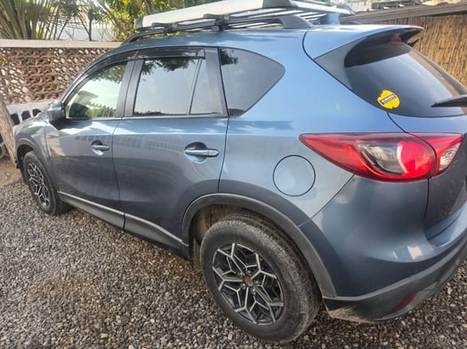 Mazda V6 diesel en excellent état, confortable et robuste