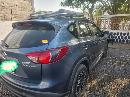 Mazda V6 diesel en excellent état, confortable et robuste