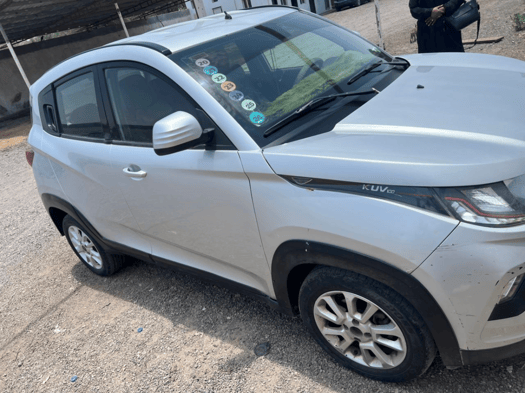 Toyota hard top et Mahindra KUV100