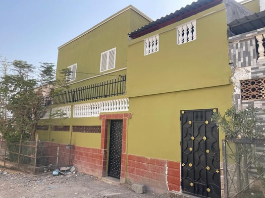 Appartement F4 neuf au 1er étage à Hodan 2