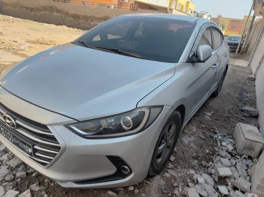 Hyundai Avante 2018 diesel boîte automatique climatisation