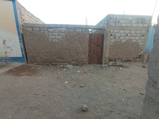 Maison 2 chambres avec eau et électricité à Warabeley