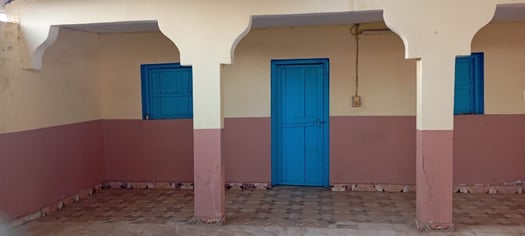 Maison 3 chambres avec eau et électricité disponible