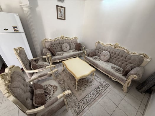 Salon saoudien en bon état sans table basse