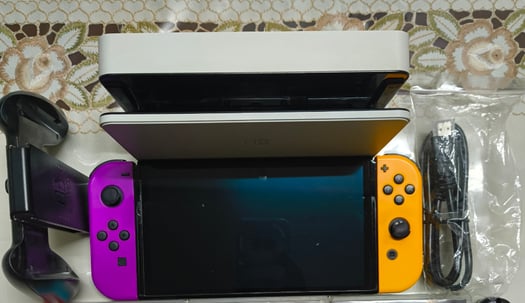 Nintendo Switch OLED et accessoires inclus