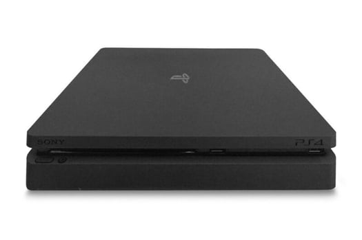 PlayStation 4 console sans accessoires disponible