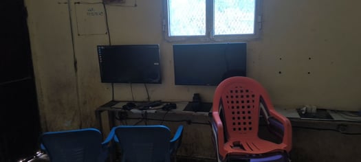 Pack matériel salle de jeux avec 3 consoles PlayStation et écrans 32 pouces