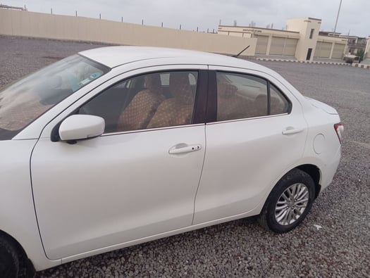 Suzuki Dzire 2024, essence, boîte automatique