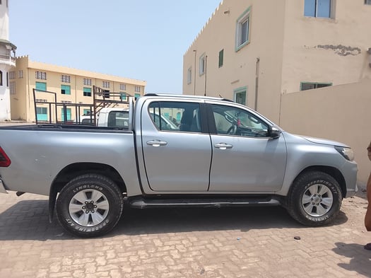 Toyota Hilux 2022 diesel double cabine boîte manuelle impeccable