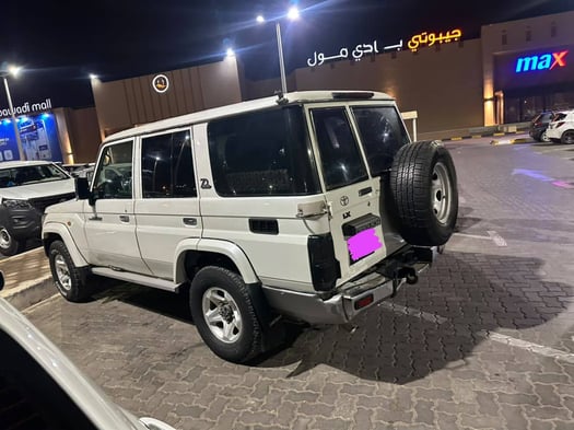 Toyota Land Cruiser Hardtop 2017, climatisé, très propre