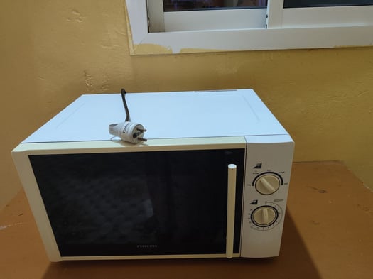 Micro-onde quasi neuf de chez Nikai en bon état