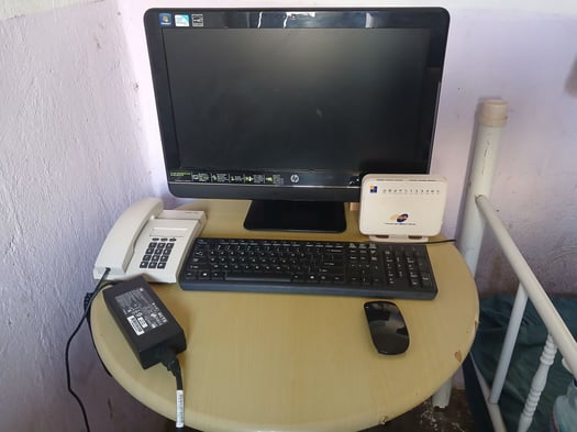 Ordinateur HP complet avec clavier et souris en bon état