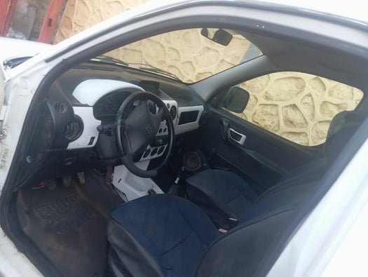 Hyundai Santa Fe et Peugeot Partner à vendre