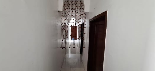 Maison F6 duplex neuf, construite récemment à Barwaqo