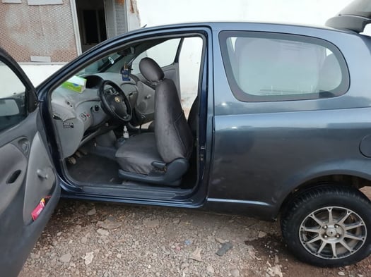 Toyota Yaris 2003 diesel, transmission manuelle, bon état