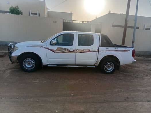 Nissan Navara 2019, état neuf, pickup robuste