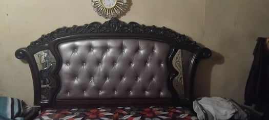 Chambre à coucher bois massif complète quasi neuve avec matelas
