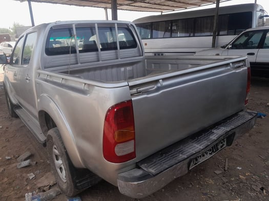 Toyota Hilux 2015 diesel, boîte manuelle, excellent état