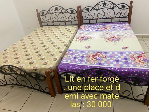 Lit en fer forgé 1 place et demi avec matelas en bon état