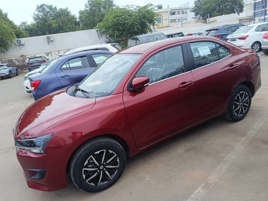 Location Suzuki Dzire climatisée, fiable et confortable