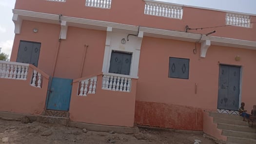 Maison 4 chambres avec terrasse et local commercial à PK12